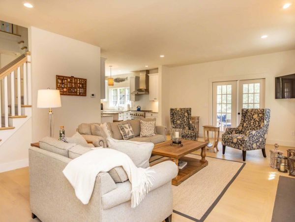 Cape Cod Home 994723