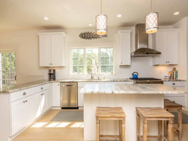 Cape Cod Home 994723