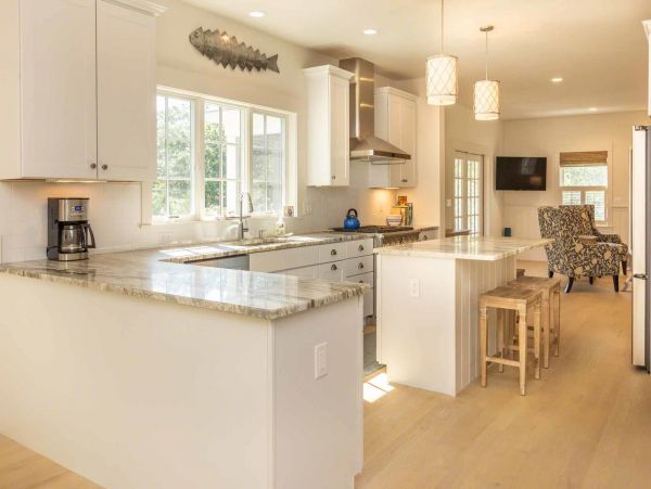 Cape Cod Home 994723