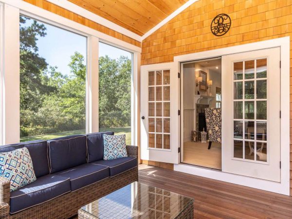 Cape Cod Home 994723