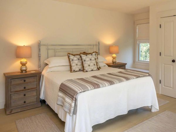 Cape Cod Home 994723
