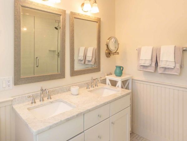 Cape Cod Home 994723