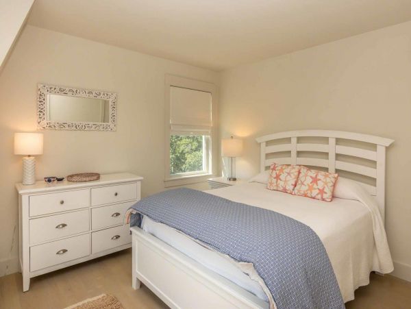 Cape Cod Home 994723