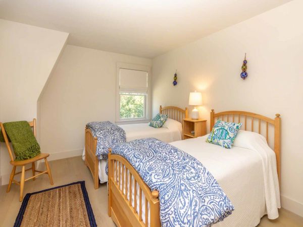 Cape Cod Home 994723