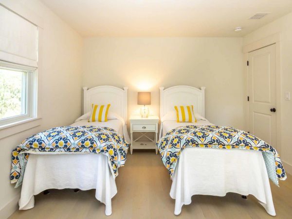 Cape Cod Home 994723