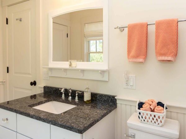 Cape Cod Home 994723