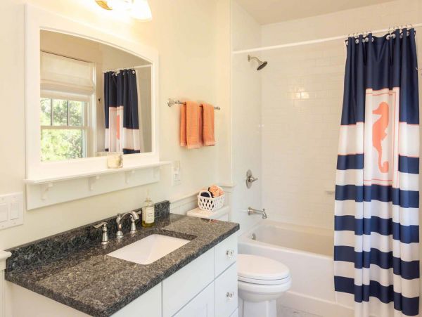 Cape Cod Home 994723