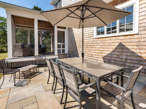 Cape Cod Home 994723
