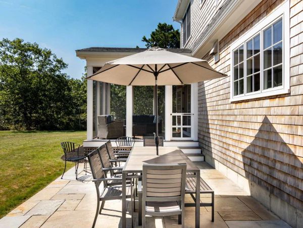 Cape Cod Home 994723