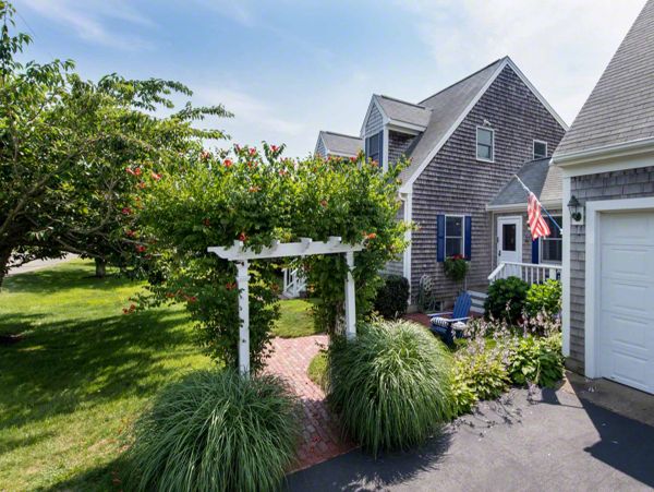 Cape Cod Home 994724