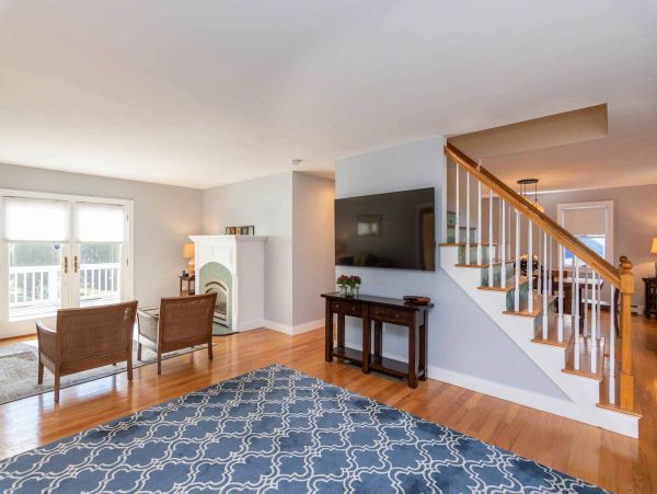 Cape Cod Home 994724