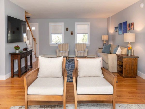 Cape Cod Home 994724