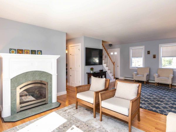 Cape Cod Home 994724