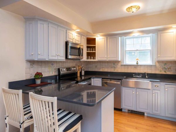 Cape Cod Home 994724