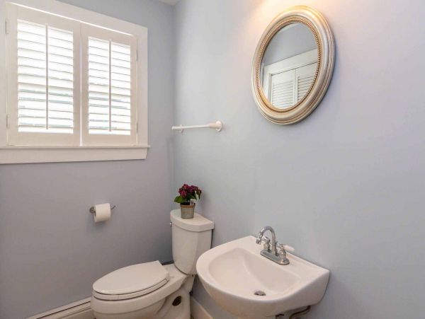 Cape Cod Home 994724