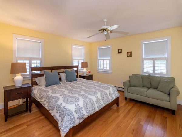 Cape Cod Home 994724