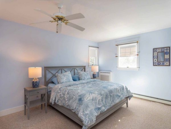 Cape Cod Home 994724