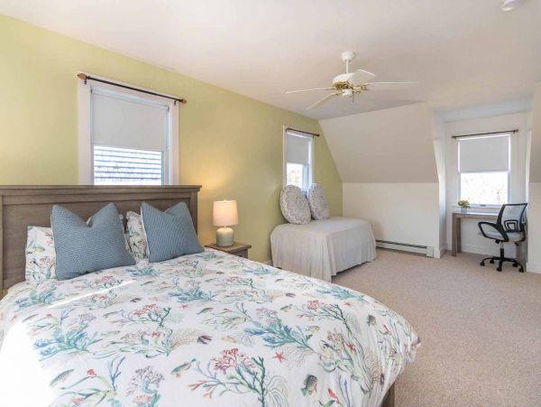 Cape Cod Home 994724