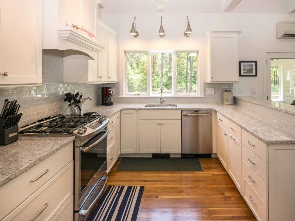 Cape Cod Home 994725