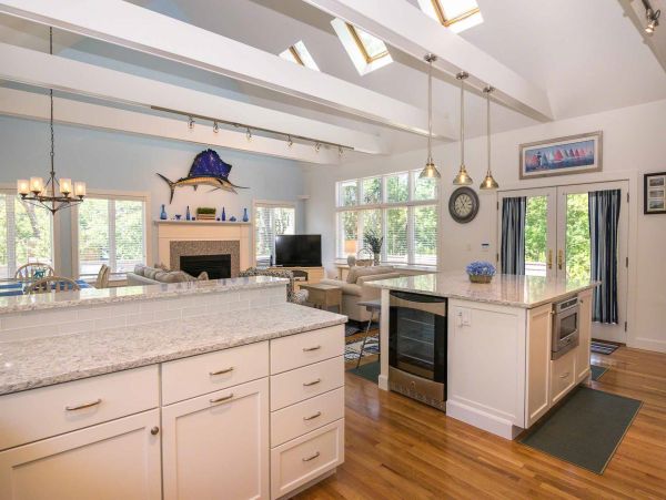 Cape Cod Home 994725
