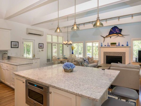 Cape Cod Home 994725