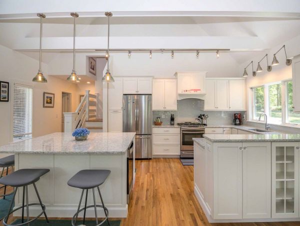 Cape Cod Home 994725
