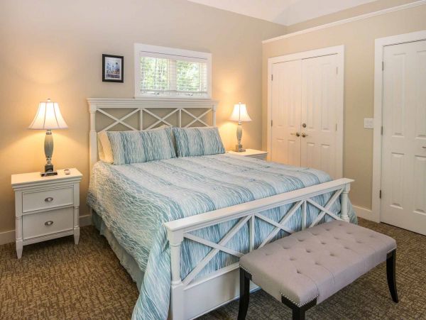 Cape Cod Home 994725