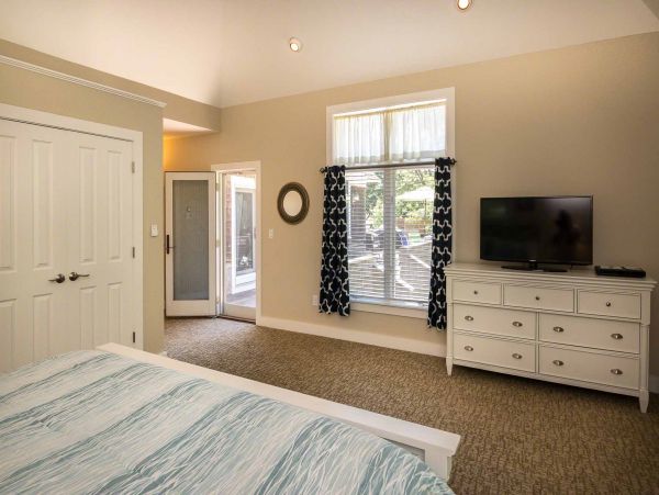 Cape Cod Home 994725