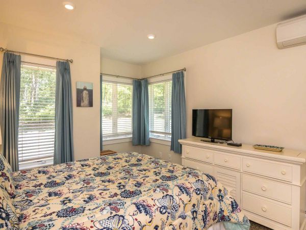 Cape Cod Home 994725