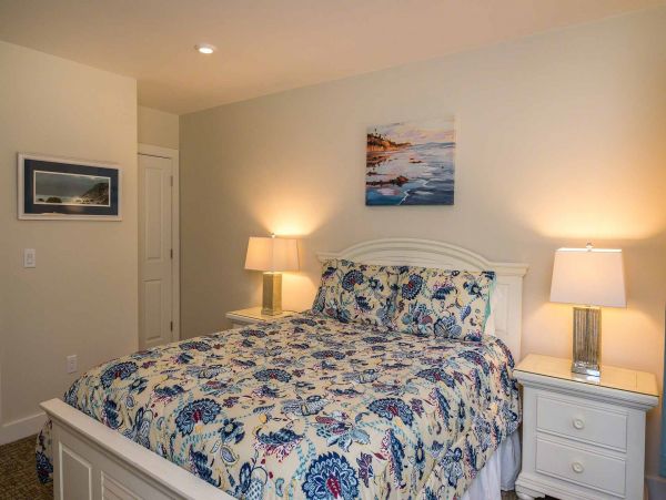 Cape Cod Home 994725