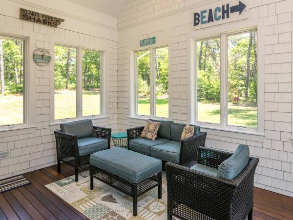 Cape Cod Home 994725