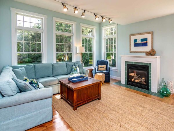 Cape Cod Home 994726