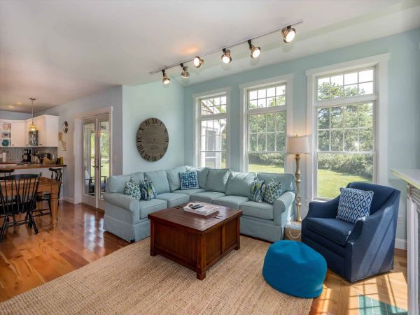 Cape Cod Home 994726