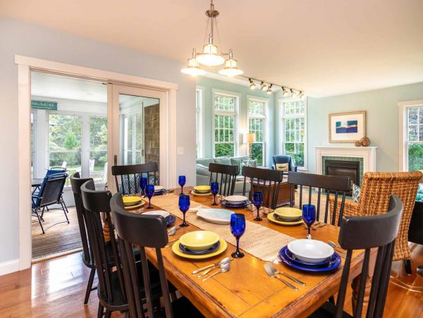 Cape Cod Home 994726