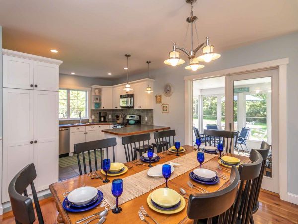 Cape Cod Home 994726