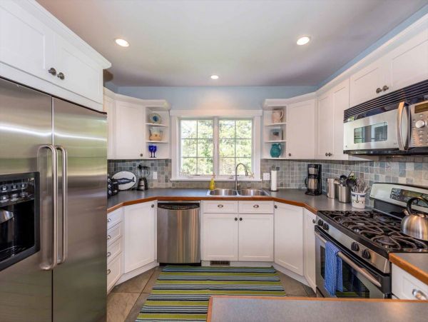 Cape Cod Home 994726