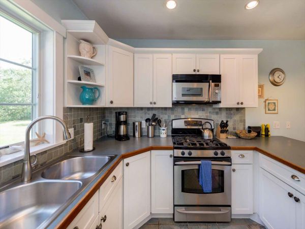Cape Cod Home 994726