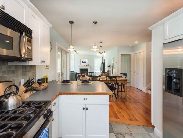 Cape Cod Home 994726