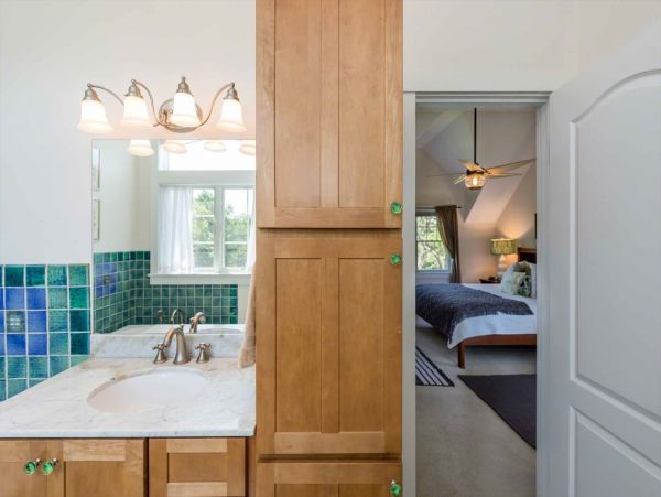 Cape Cod Home 994726