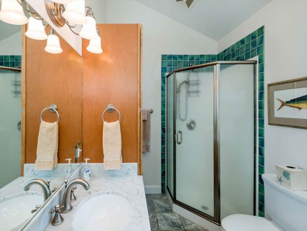 Cape Cod Home 994726