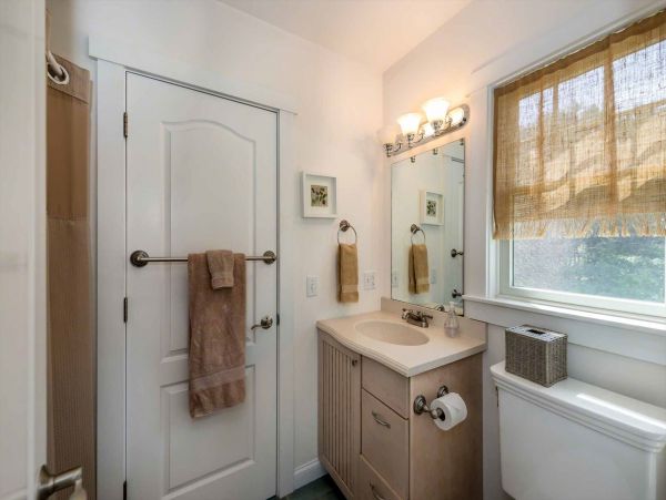 Cape Cod Home 994726