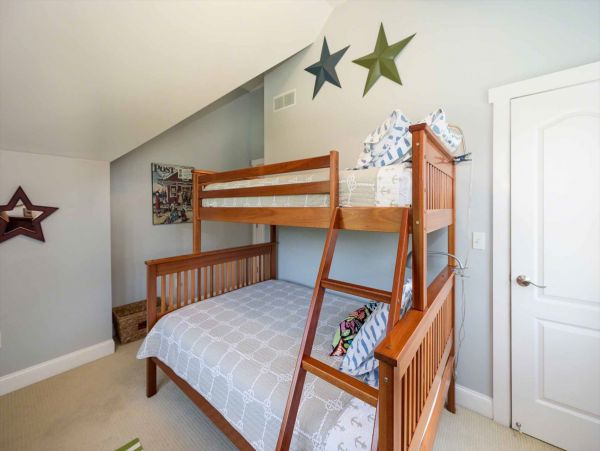 Cape Cod Home 994726