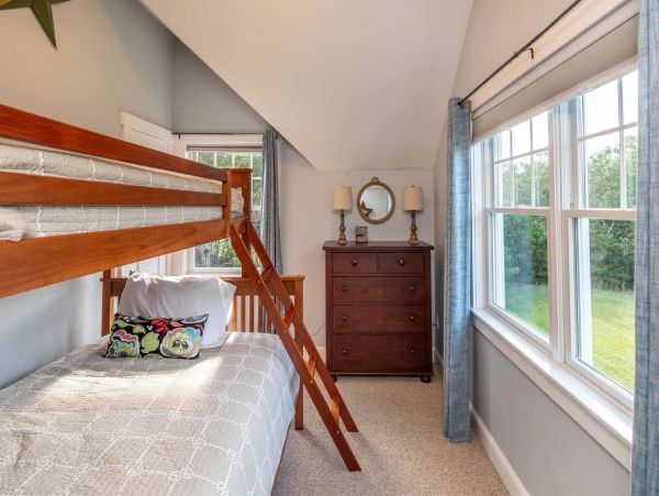 Cape Cod Home 994726