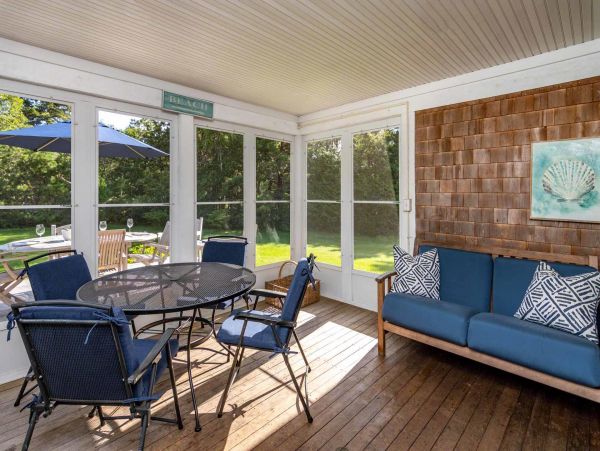 Cape Cod Home 994726