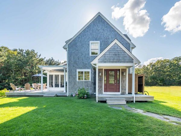 Cape Cod Home 994726