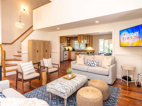 Cape Cod Home 994727