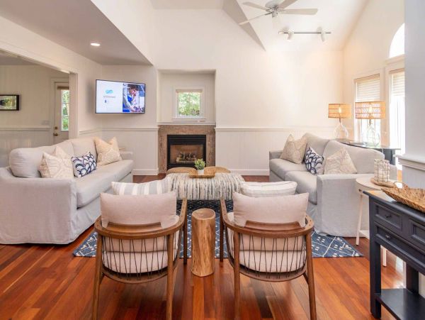 Cape Cod Home 994727