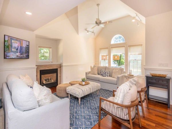 Cape Cod Home 994727