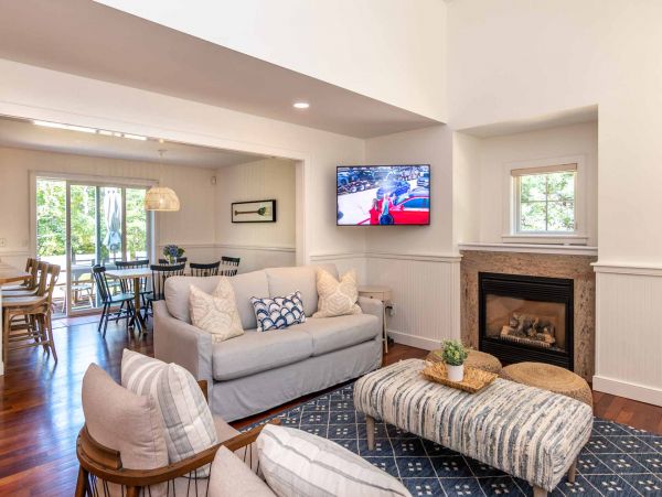 Cape Cod Home 994727