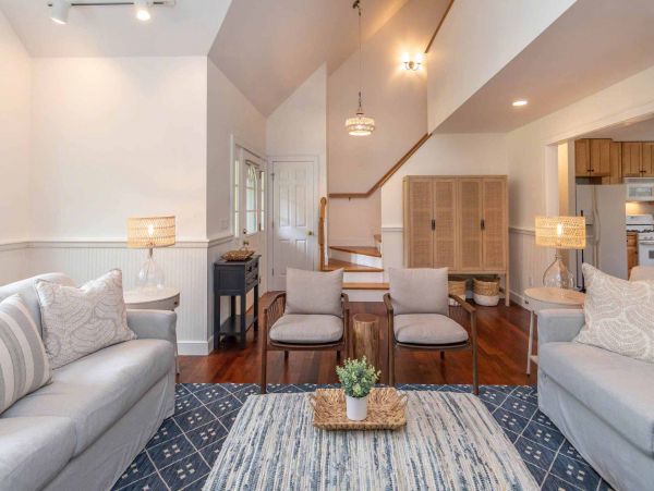 Cape Cod Home 994727